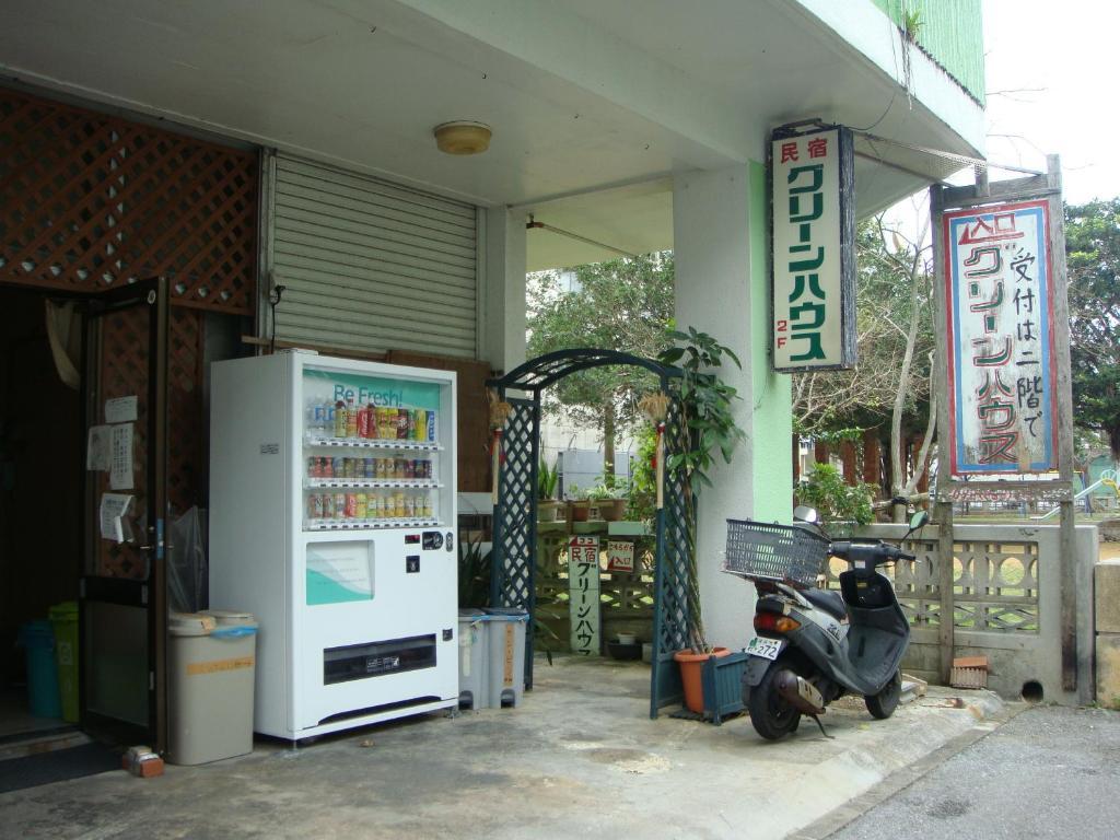 Guest House Green House Naha Bagian luar foto